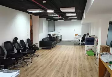 مكاتب للإيجار - 1 غرف - بالدور 1
