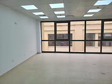 مكاتب للإيجار - 1 غرف - بالدور 2