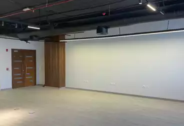 مكاتب للإيجار - 1 غرف - بالدور 2