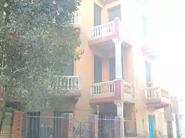 منزل / بيت للبيع - 8 غرف