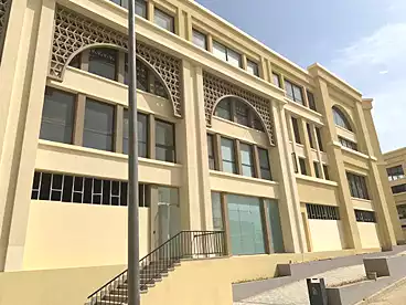 مكاتب للبيع - 4 غرف - بالدور 3
