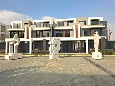 عقارات للبيع - 5 غرف