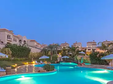 شقق للبيع في كمبوند الباتيو أورو - لافيستا، كمبوند بالتجمع الخامس، 215 متر