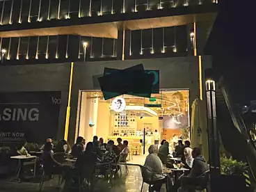 محلات للإيجار - بالدور 1