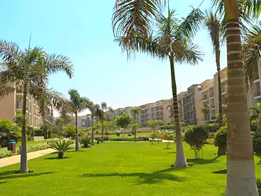 شقة بحديقة للبيع - 3 غرف - بالدور 0