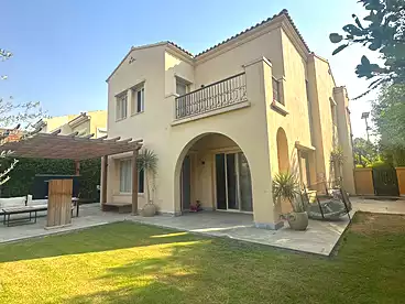 فلل للبيع - 4 غرف