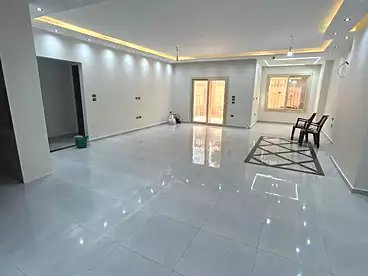 شقة بحديقة للإيجار