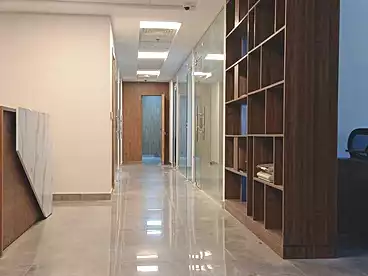 مكاتب للإيجار - 1 غرف - بالدور 1