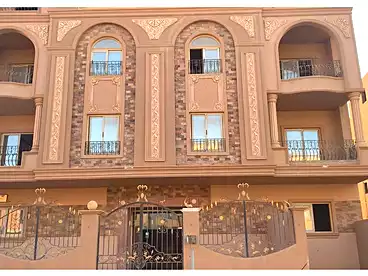 دوبلكس بحديقة للبيع - 4 غرف - بالدور 0