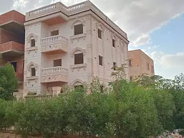 Building For sale - 6 rooms