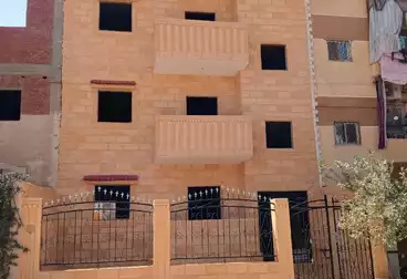 Building For sale - 6 rooms