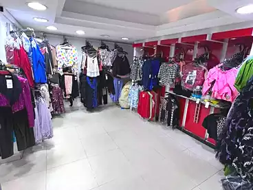 Shops For sale in Khaled Ibn El Waleed St., Miami, 135 sqm