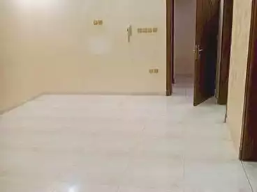 مكاتب للإيجار - 2 غرف - بالدور 0