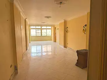 شقق للبيع - 3 غرف - بالدور 1