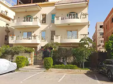 شقق للبيع - 3 غرف - بالدور 1