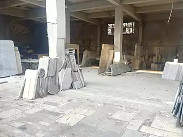 مصنع للبيع