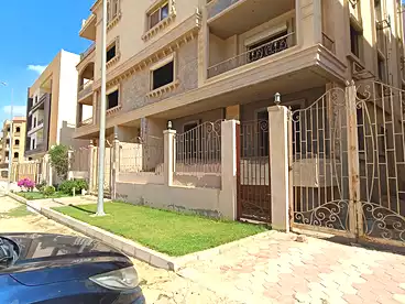 شقق للبيع - 3 غرف - بالدور 1