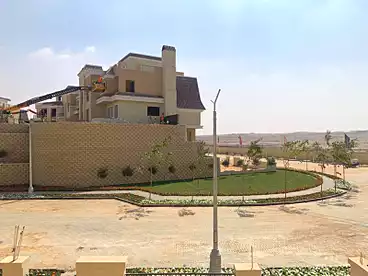 فيلا جاردن للبيع في كرونز - كمبوند سراي، كمبوند سراي - مدينة مصر للتطوير، 150 متر