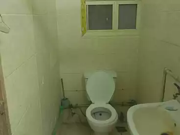 تجاري للإيجار في شارع الشهيد احمد حمدي، الطوابق، 90 متر