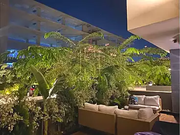 شقة بحديقة للبيع - 2 غرف - بالدور 0