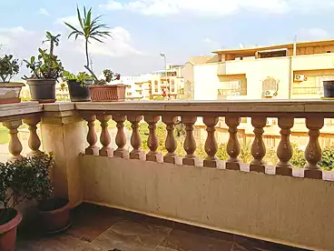 للبيع في شارع محمد رحيم، الياسمين 3، 200 متر