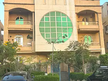 للبيع في شارع التسعين الشمالي، شارع التسعين، 195 متر