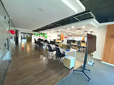 Administrative For rent in Southern 90th St., 90th Street, 700 sqm
