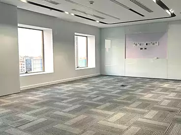 Administrative For rent in Northern 90th St., 90th Street, 600 sqm