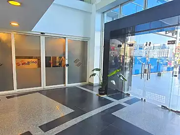 Administrative For rent in Northern 90th St., 90th Street, 550 sqm