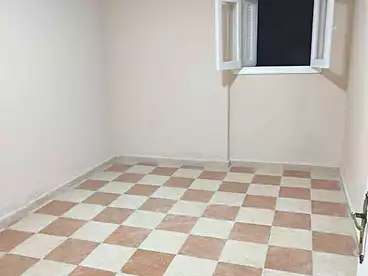 شقق للإيجار في طريق الجيش، المندرة، 135 متر