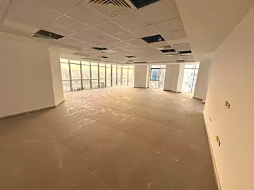 Administrative For rent in Southern 90th St., 90th Street, 118 sqm