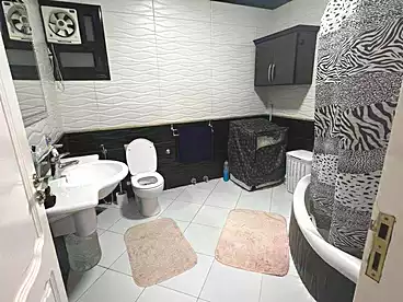 إداري للإيجار في شارع منصور، منشية عين حلوان، 170 متر