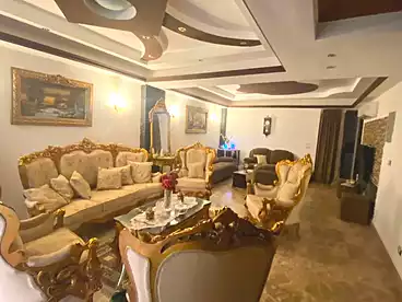 Private للبيع في شارع 2، الحي الثاني، 220 متر