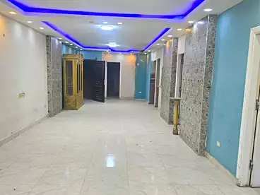 شقق للإيجار في شارع الشهيد احمد حمدي، الطوابق، 225 متر