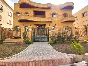 Separate Villa For sale in First Settlement, New Cairo - 5th Settlement, 620 sqm