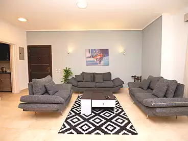 شقة بحديقة للإيجار في كمبوند ذا فيلدج - بالم هيلز، كمبوند بالتجمع الخامس، 140 متر