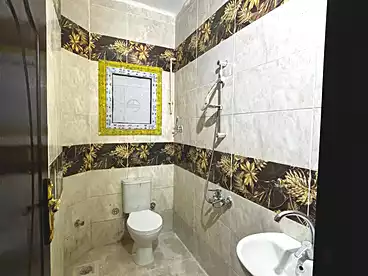 للبيع في شارع الجزيرة، المستثمرين الجنوبية، 200 متر