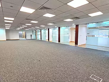Offices For rent in Northern 90th St., 90th Street, 600 sqm