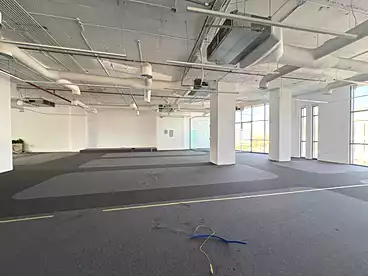 Co-working space For rent in Southern 90th St., 90th Street, 825 sqm