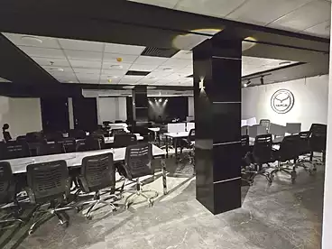 Administrative For rent in Southern 90th St., 90th Street, 280 sqm