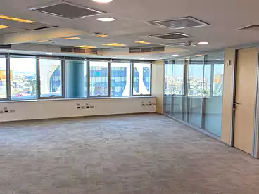 Administrative For rent in Northern 90th St., 90th Street, 565 sqm