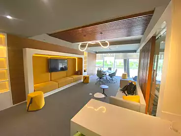 Corporate Branch For rent in Southern 90th St., 90th Street, 83 sqm