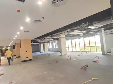 إداري للإيجار في شارع التسعين الجنوبي، شارع التسعين، 1300 متر