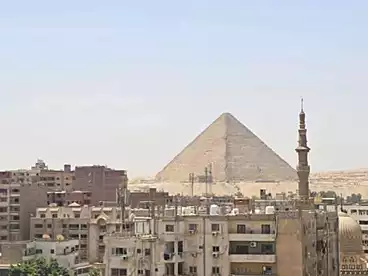 في شارع الهرم، الهرم، 200 متر