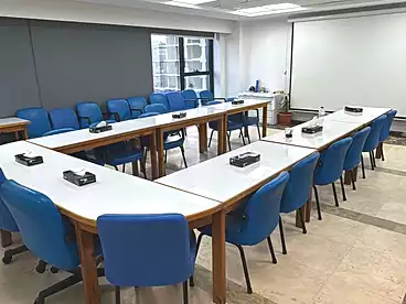 Offices For rent in Northern 90th St., 90th Street, 410 sqm