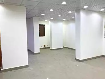 محلات للبيع في شارع الجامعة، مدينة الزقايق، 110 متر