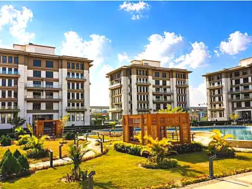 عقارات للبيع في التسعين: امام الجامعة الأمريكية، شارع التسعين، 144 متر