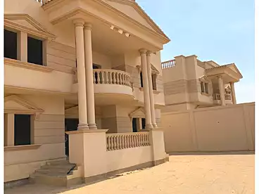 في كمبوند رويال سيتي - مجموعة البابطين، كمبوند بالشيخ زايد، 630 متر