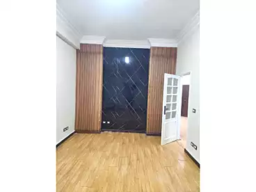 في شارع الطيران، مدينة نصر، 120 متر