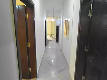 عقارات للإيجار في شارع زيد بن حارثه، جنوب الاكاديميه (أ)، 400 متر